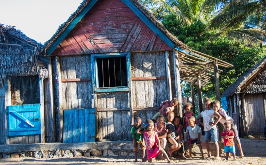 Dans Madagascar Travel Adventures (II)
