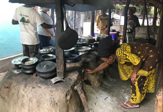 Mama Africa lunch cooking
