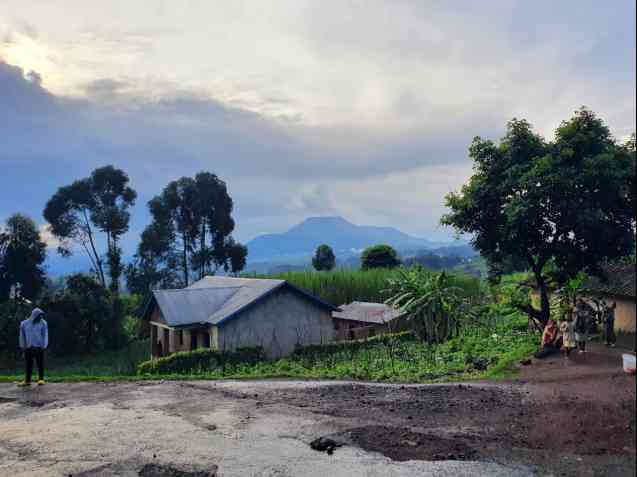 Live volcano in DRC, viewed from Rwanda