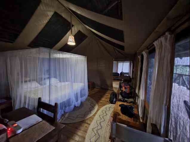 Tarangire tented lodge room