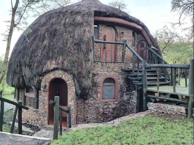 Serengeti Safari lodge