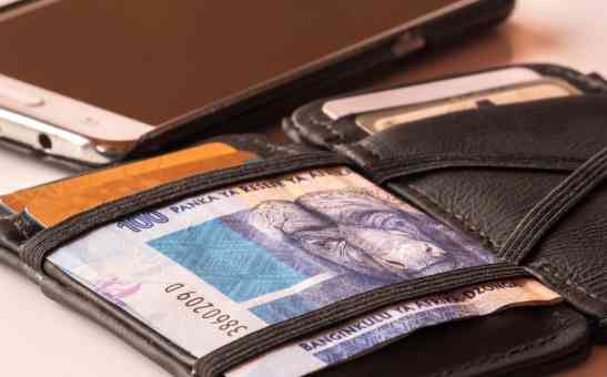 Tipping in South Africa: 8 Essential Gratuity Tips for 2026
