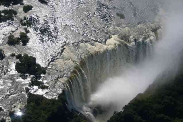 Smoke that Thunders, Victoria Falls