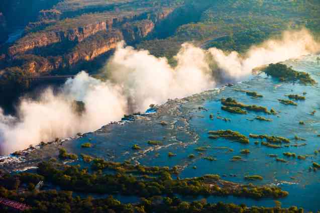 Victoria Falls, the smoke that thunders