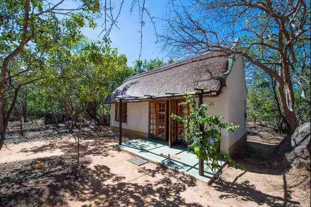 Zimbabwe safari lodge costs