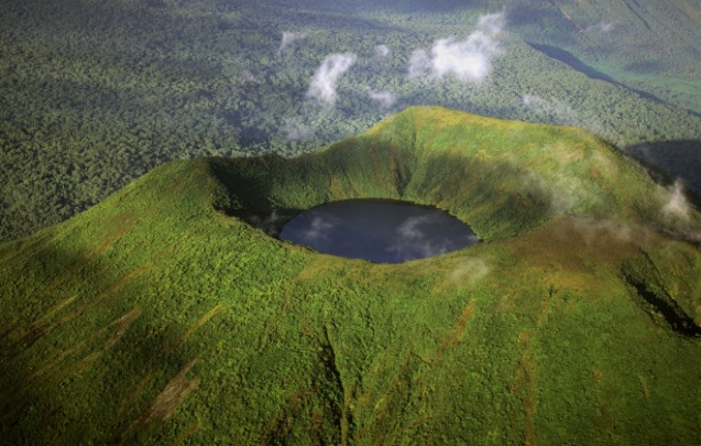 Volcanoes national park, rwanda