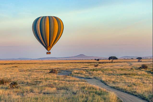 Hot air balloon safari Serengeti national park tanzania
