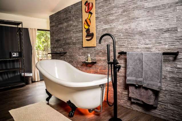 Safari lodge Bathroom